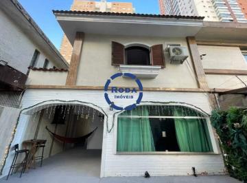 Casa · 150m² · 5 Quartos · 3 Vagas · Casa Térrea na Ponta da Praia – Perfeita para Comércio ou Moradia