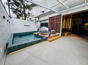 Casa · 204m² · 3 Quartos · 1 Vaga · Sobrado porteira fechada no Embaré com piscina e espaço gourmet