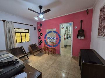 Casa · 230m² · 2 Quartos · 1 Vaga · Casa à venda na Encruzilhada em Santos com 2 dormitórios, 2 edículas e 1 vaga