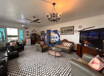 Apartamento · 180m² · 3 Quartos · 1 Vaga · Apto frente mar com 3 dorm, 4 banheiros, 1 vaga e dependência completa .