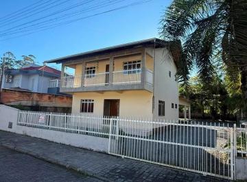 Casa · Casa à venda no bairro Centro em Rio dos Cedros/SC