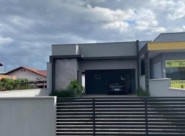 Casa · 3 Quartos · 1 Vaga · Casa para alugar no bairro Centro - Rio dos Cedros/SC