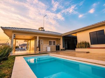 Apartamento · 185m² · 3 Quartos · 2 Vagas · Casa Semimobiliada + placa solar com Piscina com Anexo no Altos do Cantegril em Montenegro, RS!