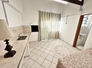 Casa · 35m² · 1 Quarto · Locação anual: kitnete / região central