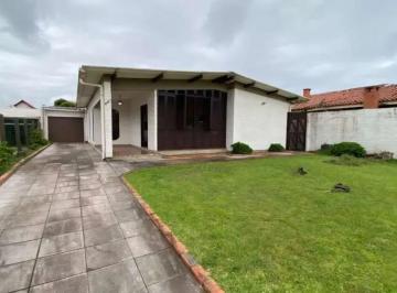 Casa de 4 quartos, Tramandaí · Casa em Laje de 4 Dormitórios com Lareira e Churrasqueira na Zona Nova – Aceita Financiamento
