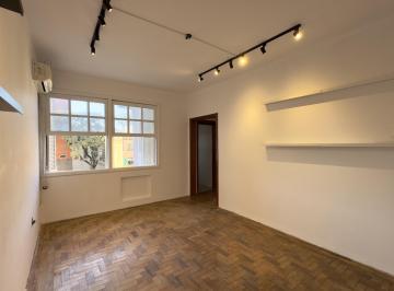 Living · Apartamento reformado de 68m², 2 dormitórios no bairro Praia de Belas