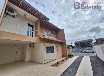 Casa · 128m² · 3 Quartos · 1 Vaga · Casa para Locação em Bom Retiro, Joinville | 3 Dorms