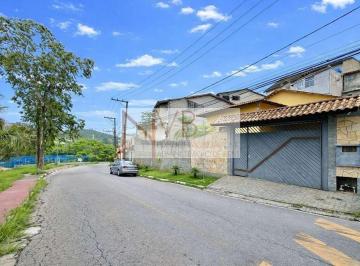 Casa · 280m² · 3 Quartos · 4 Vagas · Casa à venda em Cotia: 3 dorms, 1 suíte, 280m², R$1,1 mi