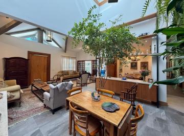 19bc928e-6908-48bc-9062-bdf79c34cf46 · Agradável casa de vila para venda em Jardim dos Estados com 4 quartos, sendo 4 suítes, 393m²
