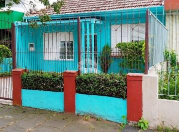 Casa · 140m² · 3 Quartos · 2 Vagas · Casa reformada com 3 dormitórios - próximo a PUC no Partenon
