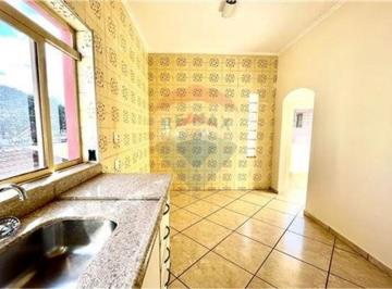 Casa · 248m² · 3 Quartos · Sobrado para alugar em Centro de 248.22m² com 3 Quartos e 1 Suite