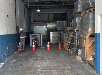 Comercial · 200m² · 2 Vagas · Galpão / Depósito / Armazém para alugar em São José de 200.00m² com 2 Garagens