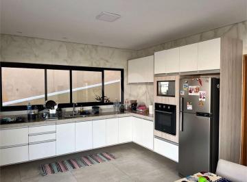 Casa · 270m² · 3 Quartos · 6 Vagas · Casa para venda em Bairro Inválido de 270.00m² com 3 Quartos, 1 Suite e 6 Garagens