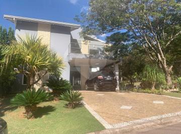 Casa · 370m² · 4 Quartos · 2 Vagas · Casa para venda em Bairro Inválido de 370.00m² com 4 Quartos, 1 Suite e 2 Garagens