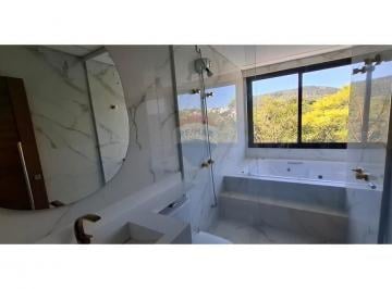 Casa · 360m² · 5 Quartos · 3 Vagas · Casa de Condomínio para alugar em Chacara Maringa de 360.00m² com 5 Quartos, 5 Suites e 3 Garagens