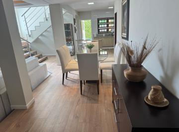 Casa · 360m² · 4 Quartos · 2 Vagas · Casa Padrão para Venda em Carianos Florianópolis-SC