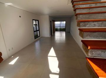 Casa · 135m² · 3 Quartos · 1 Vaga · Casa Geminada em Carianos, Florianópolis/SC