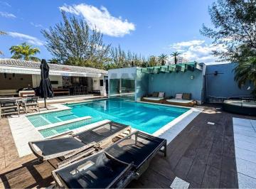 Casa · 709m² · 4 Quartos · 4 Vagas · Mansão no Crystal Lake | 709m² | 4 Suítes | Opção de Porteira Fechada
