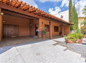 Casa · 238m² · 2 Quartos · 2 Vagas · Casa térrea a venda em bairro de Vinhedo.