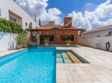 Casa · 238m² · 2 Quartos · 2 Vagas · Casa térrea a venda em bairro de Vinhedo.