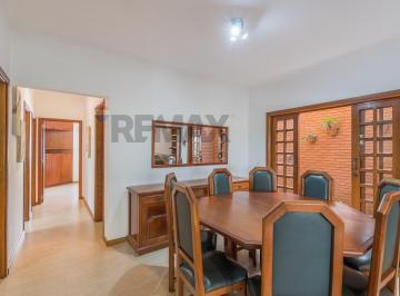 Casa · 238m² · 2 Quartos · 2 Vagas · Casa térrea para locação em bairro de Vinhedo.