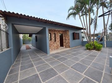 Casa · 103m² · 3 Quartos · 4 Vagas · Casa com 3 quartos, 4 vagas e amplo pátio no Bairro Sarandí