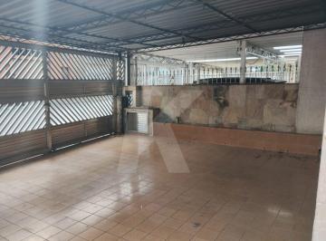 Casa · 180m² · 3 Quartos · 2 Vagas · Sobrado com 3 quartos, sala, cozinha, 2 banheiros, quintal e 2 vagas de garagem.