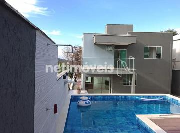 61884ee1-6f2b-4690-a0c0-0354ad2ab98b.webp · Casa em condomínio fechado para locação com 3 suítes e piscina