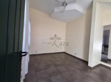 Casa · 120m² · 3 Quartos · 1 Vaga · Casa duplex - 3 quartos com quintal - Excelente localização na Zona Sul - Condomínio fechado - pisci