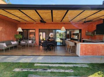 d96bb3acca2ec2f448cc3e58e827f6682a270a22 · Casa à venda no condomínio Paysage Clair