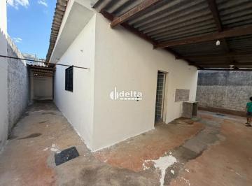 Casa · 250m² · 3 Quartos · 3 Vagas · Casa residencial com 3 quartos sendo 1 suíte disponível para locação no bairro Tibery em Uberlândia-
