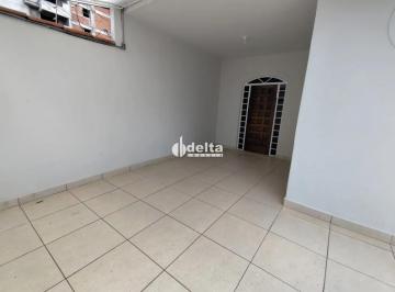 Casa · 320m² · 7 Quartos · 3 Vagas · Casa com 7 quartos sendo 1 suíte disponível para locação no bairro Santa Mônica em Uberlândia-MG