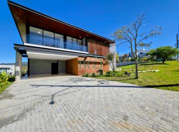 FACHADA · Excelente casa de alto padrão á venda em condomínio fechado em Poços de Caldas MG.