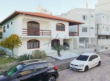 Casa · 300m² · 6 Quartos · 2 Vagas · Oportunidade Única: Duas Casas em um Terreno de 700m² no Coração de Palhoça