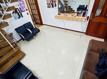 1syjw5c2ytdmmzrkn2vkode4_md · Sobrado à Venda na Água Rasa com 2 Dormitórios, Edícula e Churrasqueira
