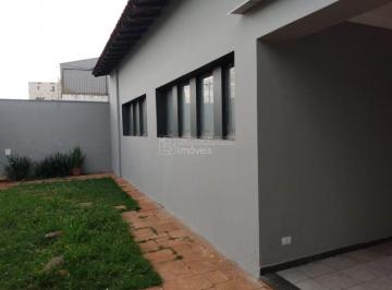 Casa · 244m² · 3 Quartos · 4 Vagas · Casa para alugar em Centro de 244.00m² com 3 Quartos, 1 Suite e 4 Garagens