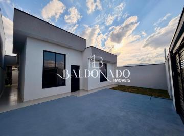 Casa · 200m² · 3 Quartos · 3 Vagas · Casa à Venda em Extrema Mg 3 Dormitórios sendo 1 Suíte, com 200m e Quintal!