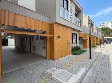 Casa de 5 quartos, Rio de Janeiro · Casa com salão, lavabo, 4 suítes c/ 4 closets ( 1 master), cozinha gourmet e área de lazer completa.