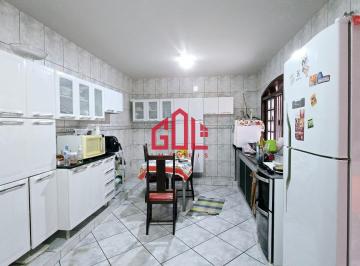 Foto 01 · Casa com suíte no nível da rua, pavimento terreo.