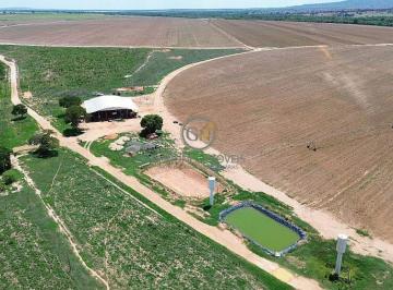 Infraestrutura completa de apoio com 2 casas e alojamento estruturado com capacidade para acomodar até 15 colaboradores. · Fazenda Irrigada em João Pinheiro MG: 560 Ha com 4 Pivôs