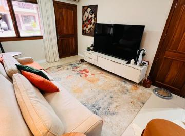 Casa de 3 quartos, Porto Alegre · Sobrado diferenciado com 3 dormitórios com sacada, no Bairro Guarujá.
