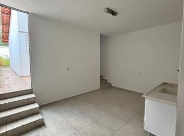 Casa · 60m² · 2 Quartos · 2 Vagas · Casa para alugar em Jardim Santa Luzia de 60.00m² com 2 Quartos, 1 Suite e 2 Garagens