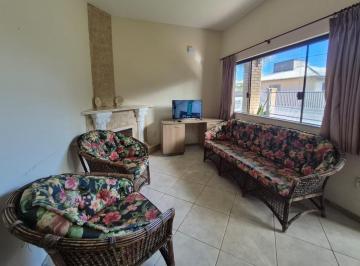 4598ed88-44b9-4095-aa46-a56950195647 · Confortável casa para venda em Ingleses do Rio Vermelho com 6 quartos, sendo 3 suítes, 539m²