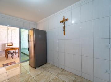 a9b261b9-173a-47db-a506-09730b80f5a8 · Confortável casa para venda em Residencial Pacaembu com 2 quartos, sendo 1 suíte, 146m²