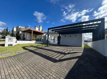 20 · CASA EM CONDOMÍNIO POSSUINDO 03 SUÍTES
