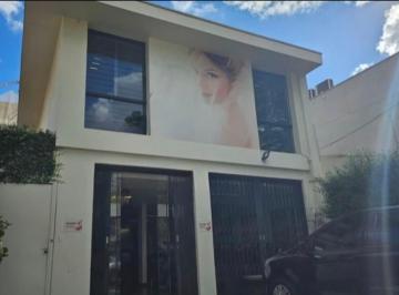 Comercial · 209m² · 2 Vagas · Loja na Avenida dos Carinás, 380 • 209 m²