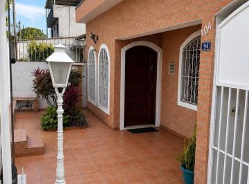 Comercial · 200m² · 3 Vagas · Casa comercial na Rua Guaruva, 104 • 200 m²
