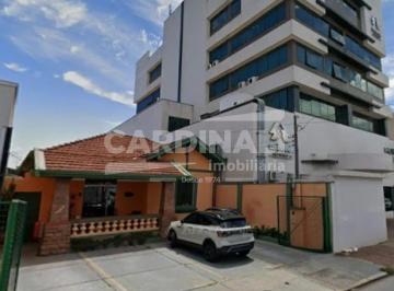 Casa · 214m² · 1 Quarto · 4 Vagas · Casa para venda em Centro de 214.00m² com 1 Quarto e 4 Garagens