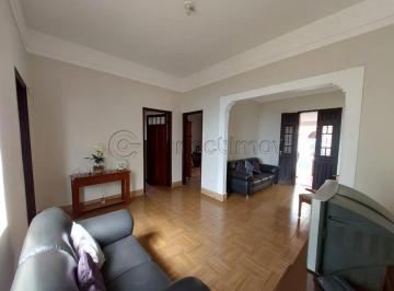 Casa · 220m² · 7 Quartos · 5 Vagas · Casa para venda em Centro de 220.00m² com 7 Quartos e 5 Garagens