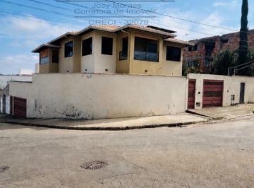 Casa de 3 quartos, Conselheiro Lafaiete · Casa plana com cobertura de 5 quartos no bairro Novo Horizonte